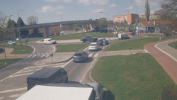 Křižovatka ulic Velká Dlážka a Polní