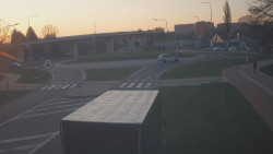 Křižovatka ulic Velká Dlážka a Polní