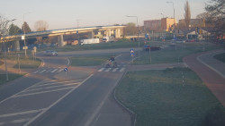 Křižovatka ulic Velká Dlážka a Polní