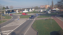 Křižovatka ulic Velká Dlážka a Polní