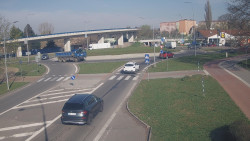 Křižovatka ulic Velká Dlážka a Polní