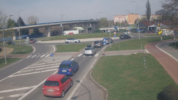 Křižovatka ulic Velká Dlážka a Polní