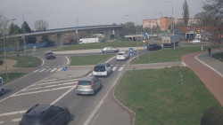 Křižovatka ulic Velká Dlážka a Polní