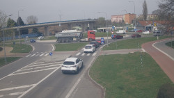 Křižovatka ulic Velká Dlážka a Polní