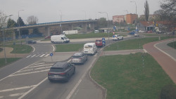 Křižovatka ulic Velká Dlážka a Polní