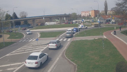 Křižovatka ulic Velká Dlážka a Polní