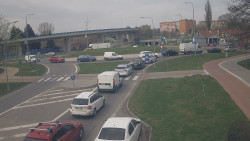 Křižovatka ulic Velká Dlážka a Polní