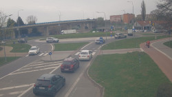 Křižovatka ulic Velká Dlážka a Polní