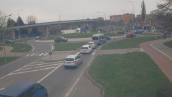 Křižovatka ulic Velká Dlážka a Polní