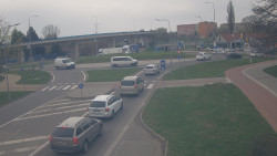 Křižovatka ulic Velká Dlážka a Polní