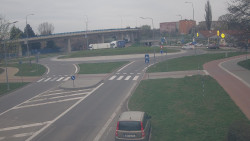 Křižovatka ulic Velká Dlážka a Polní