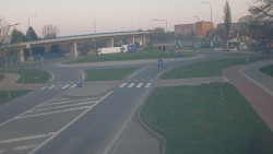 Křižovatka ulic Velká Dlážka a Polní