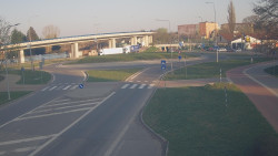 Křižovatka ulic Velká Dlážka a Polní