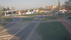 Křižovatka ulic Velká Dlážka a Polní