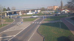 Křižovatka ulic Velká Dlážka a Polní