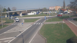 Křižovatka ulic Velká Dlážka a Polní