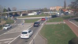 Křižovatka ulic Velká Dlážka a Polní