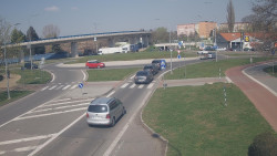 Křižovatka ulic Velká Dlážka a Polní