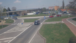 Křižovatka ulic Velká Dlážka a Polní