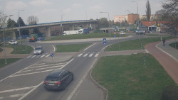 Křižovatka ulic Velká Dlážka a Polní