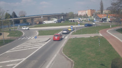 Křižovatka ulic Velká Dlážka a Polní