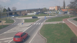 Křižovatka ulic Velká Dlážka a Polní