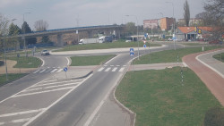 Křižovatka ulic Velká Dlážka a Polní