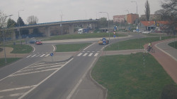 Křižovatka ulic Velká Dlážka a Polní