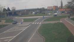 Křižovatka ulic Velká Dlážka a Polní