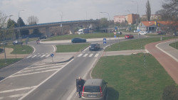 Křižovatka ulic Velká Dlážka a Polní