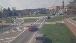 Křižovatka ulic Velká Dlážka a Polní