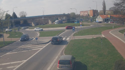 Křižovatka ulic Velká Dlážka a Polní