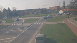 Křižovatka ulic Velká Dlážka a Polní