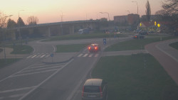 Křižovatka ulic Velká Dlážka a Polní