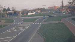 Křižovatka ulic Velká Dlážka a Polní