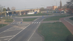 Křižovatka ulic Velká Dlážka a Polní