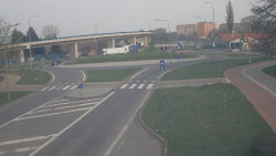 Křižovatka ulic Velká Dlážka a Polní