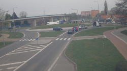 Křižovatka ulic Velká Dlážka a Polní