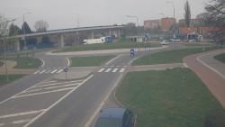 Křižovatka ulic Velká Dlážka a Polní