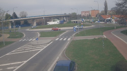 Křižovatka ulic Velká Dlážka a Polní