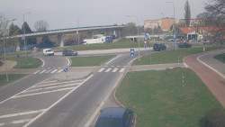 Křižovatka ulic Velká Dlážka a Polní