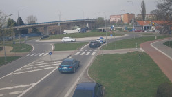 Křižovatka ulic Velká Dlážka a Polní