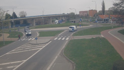 Křižovatka ulic Velká Dlážka a Polní