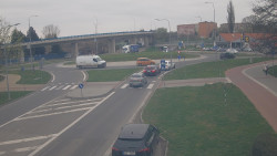 Křižovatka ulic Velká Dlážka a Polní