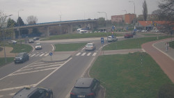 Křižovatka ulic Velká Dlážka a Polní