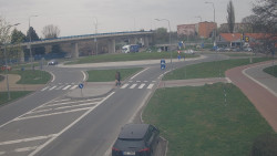 Křižovatka ulic Velká Dlážka a Polní