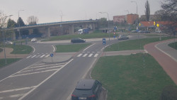 Křižovatka ulic Velká Dlážka a Polní