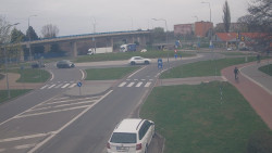 Křižovatka ulic Velká Dlážka a Polní