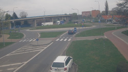 Křižovatka ulic Velká Dlážka a Polní