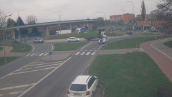 Křižovatka ulic Velká Dlážka a Polní